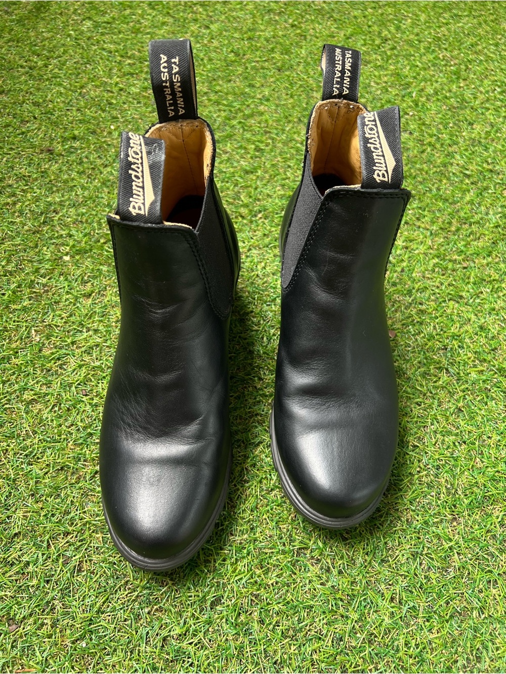 Blundstone Black Leather Chelsea Boots with Pull Tabs